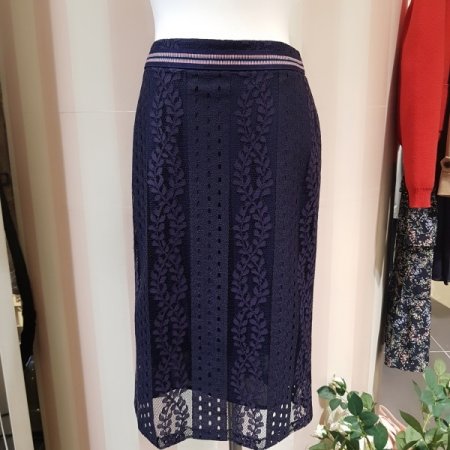 레이스 펀칭 스커트