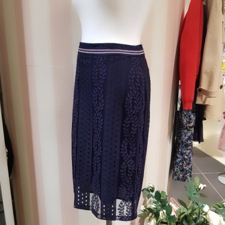 레이스 펀칭 스커트