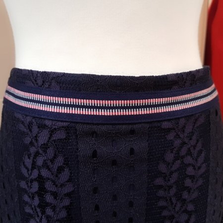 레이스 펀칭 스커트