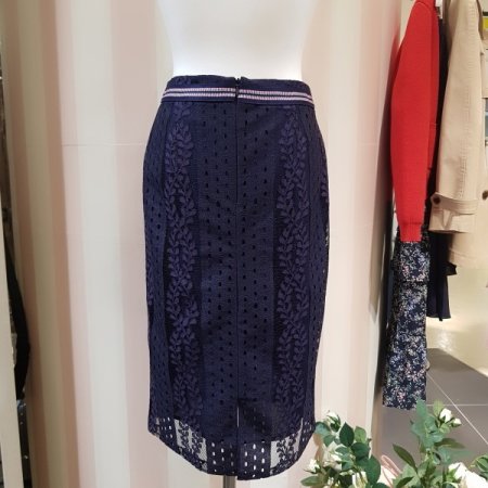 레이스 펀칭 스커트