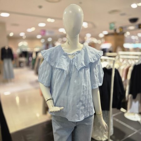 러플 카라 자수 블라우스