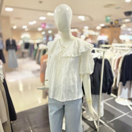 러플 카라 자수 블라우스