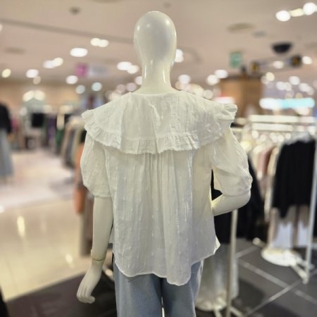 러플 카라 자수 블라우스