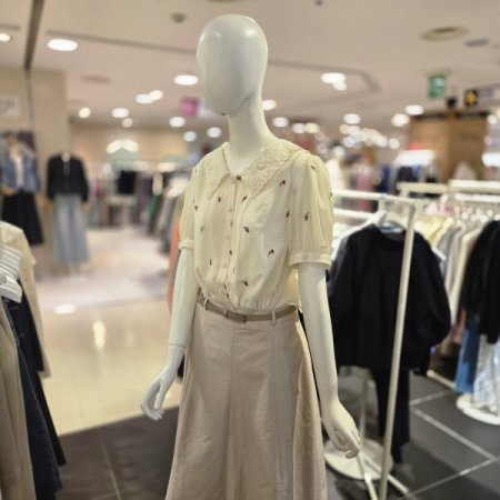 볼륨 소매 카라 반팔 블라우스