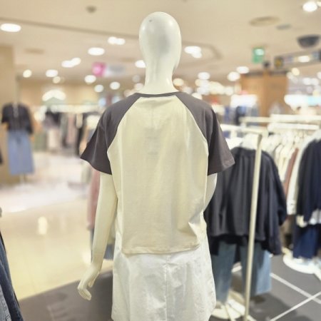 라운드넥 레터링 배색 티셔츠