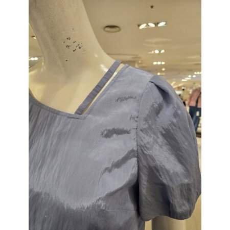 어깨끈 언발 브이넥 블라우스 