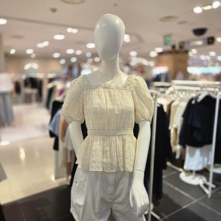 스퀘어넥 리본형 볼륨소매 블라우스