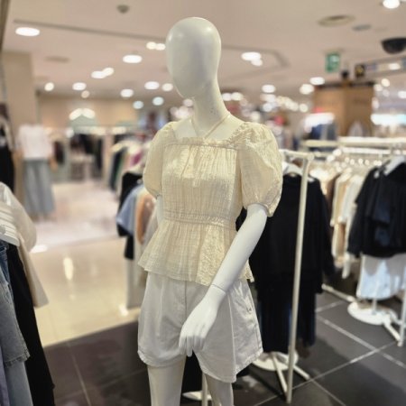 스퀘어넥 리본형 볼륨소매 블라우스