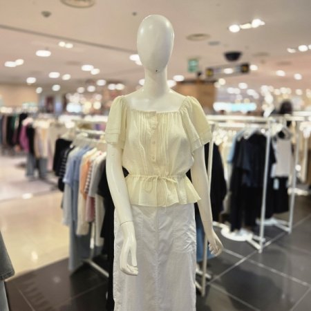 스퀘어넥 프릴 블라우스