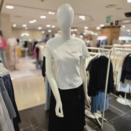 슬림핏 자수 하프 슬리브 티셔츠