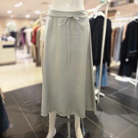 새틴 A라인 스커트