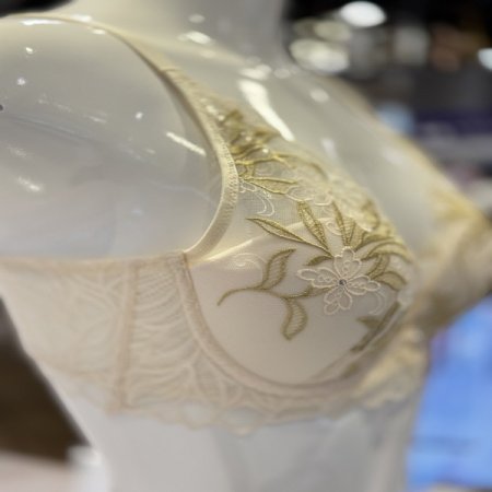 꾸띄르 고급스레이스 풀컵 여성브래지어