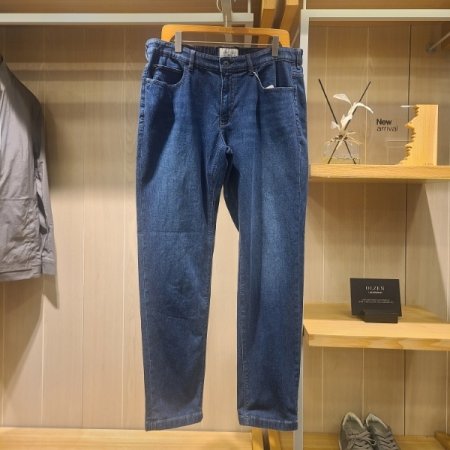 조직감이 돋보이는 워싱 데님팬츠