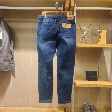 조직감이 돋보이는 워싱 데님팬츠