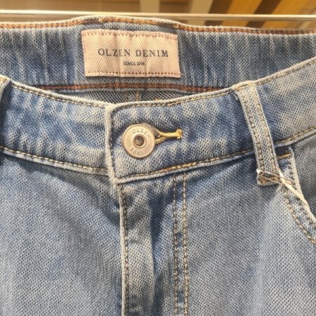 조직감이 돋보이는 워싱 데님팬츠