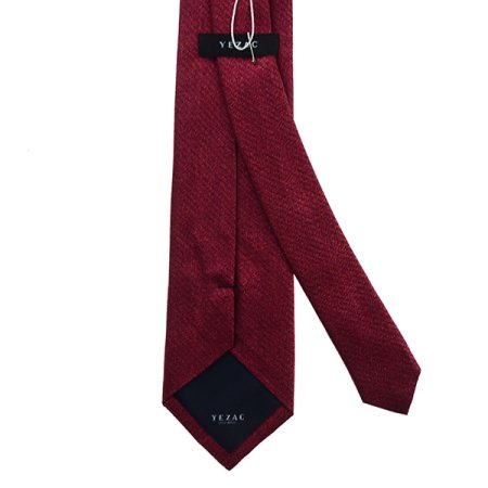 상단에 원포인트 크리스탈 넥타이