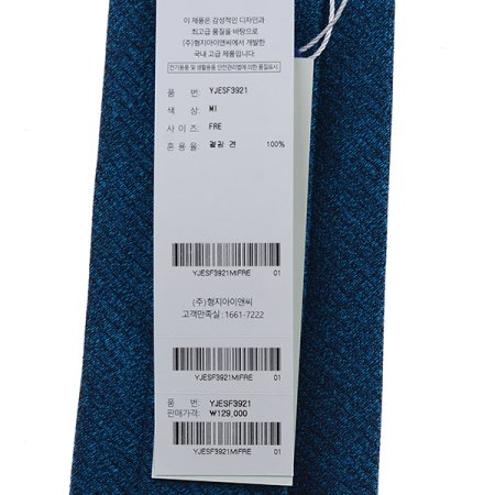 상단에 원포인트 크리스탈 넥타이