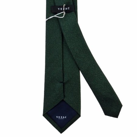 심플한 3도모티브 원포인트솔리드넥타이