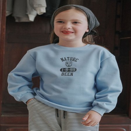 스카이 블루 라운드 티셔츠