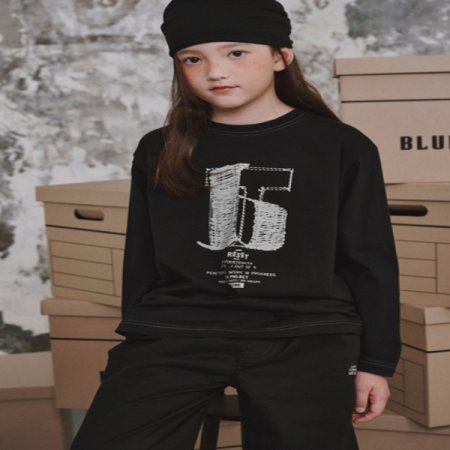 절개 블랙 긴팔 티셔츠