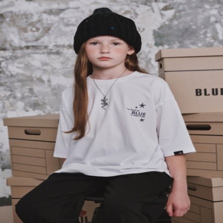 오버핏 화이트 반팔 티셔츠