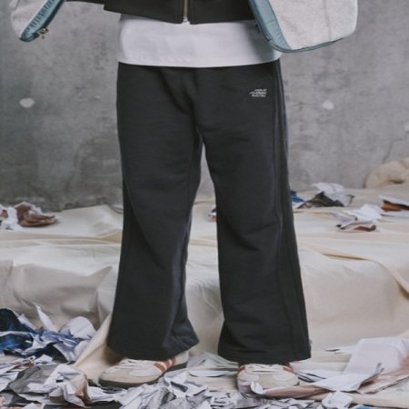 차콜그레이 절개 스웻팬츠