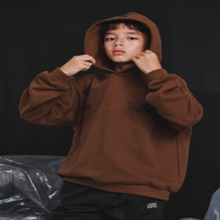 브라운 후드 티셔츠