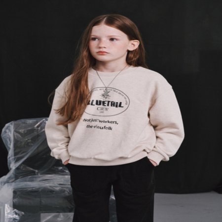 심볼 그래픽 라이트베이지 맨투맨