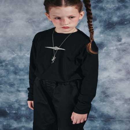 버튼 디테일 블랙 티셔츠기모