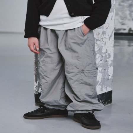 라이트그레이 사이드 스트링 화섬팬츠