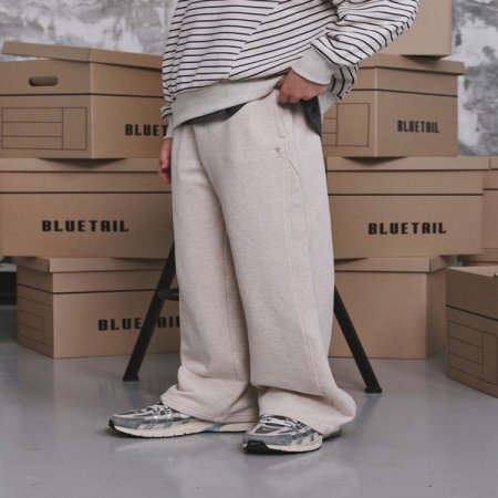 라이트 베이지 세미와이드 저지 팬츠