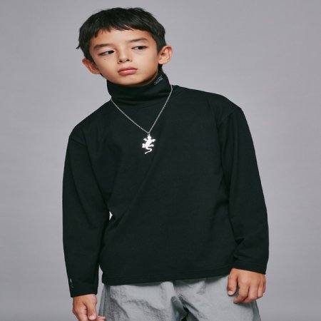 블랙 풀오버 티셔츠