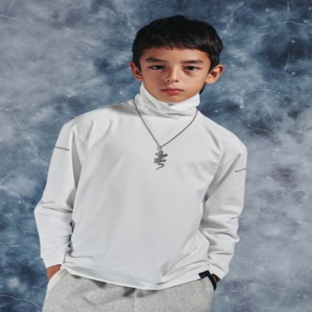 화이트 풀오버 티셔츠