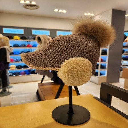 여성 겨울용 폼폼 귀마개 챙모자