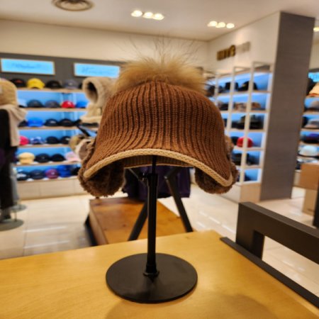 여성 겨울용 폼폼 귀마개 챙모자