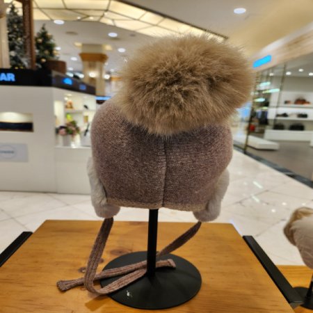 피에르가르뎅 여성 귀달이 방울모자