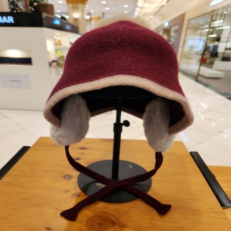 피에르가르뎅 여성 귀달이 방울모자