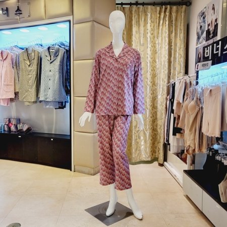 여성 동절기 부드러운 코트나 파자마