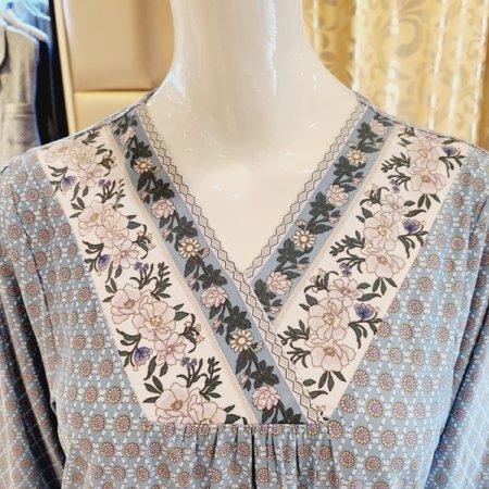 브이넥 보더 꽃나염 스판 홈웨어상의