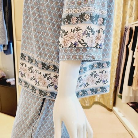 브이넥 보더 꽃나염 스판 홈웨어상의