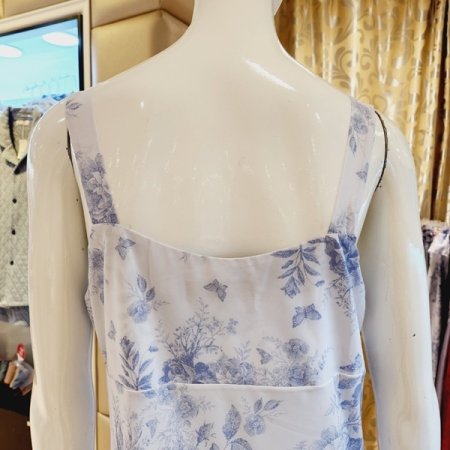 초경량 하늘하늘한 컵내장 원피스가운