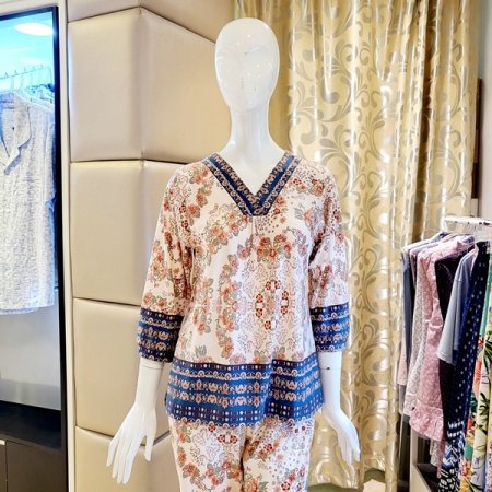 스판 기모가공 꽃나염 홈웨어상의