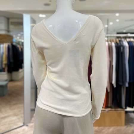 브이 절개라인 니트