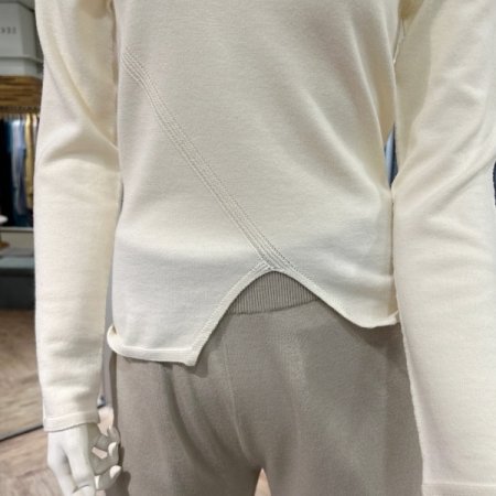 브이 절개라인 니트