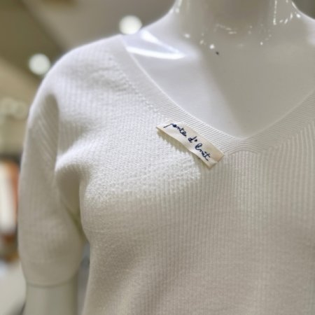 브이넥 반팔 니트