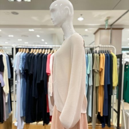 라운드 볼륨 니트