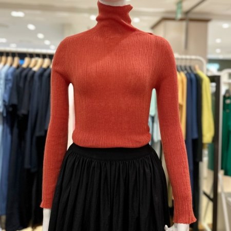 주름 터틀넥 니트