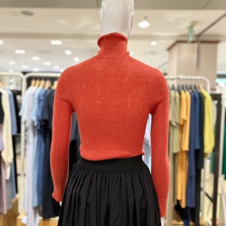 주름 터틀넥 니트