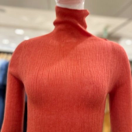 주름 터틀넥 니트