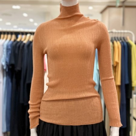 주름 터틀넥 니트